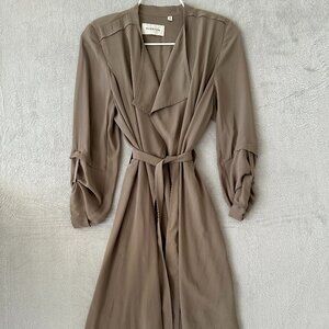 Aritzia Babaton Flowy Trench in Taupe, Size M